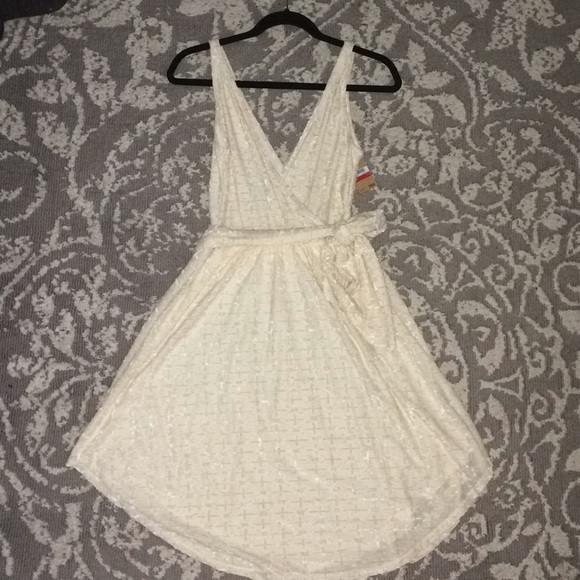 Rachel Roy Sleeveless Ivory Textured Dress - Picture 2 of 8